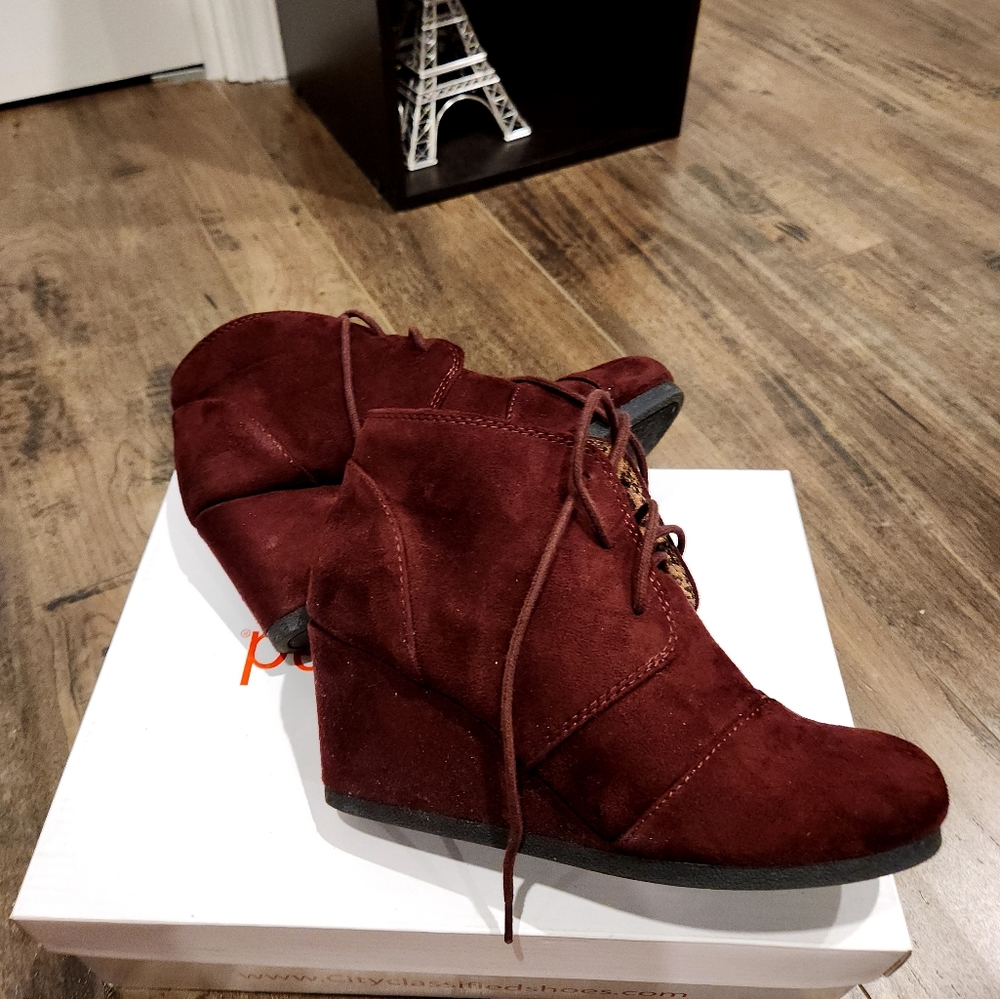 Cityclassified 6 Red (burgandy) wedge bootie